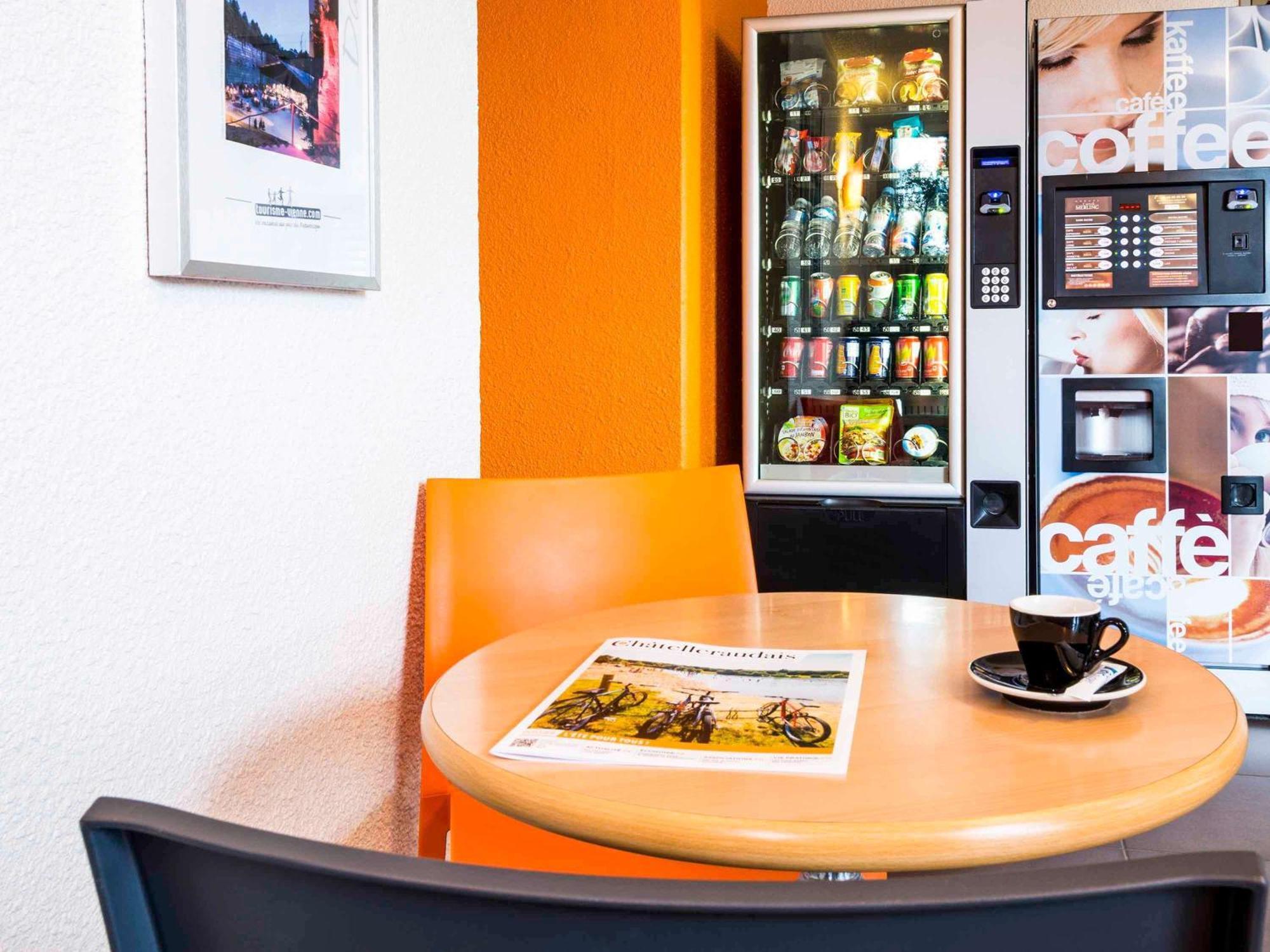 Ibis Budget Chatellerault Nord Bagian luar foto
